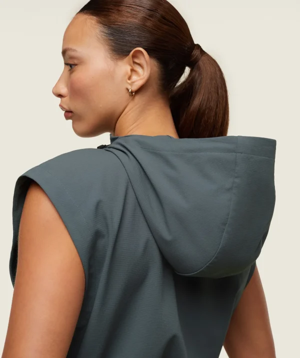 everywear Lightweight Sleeveless Jacket